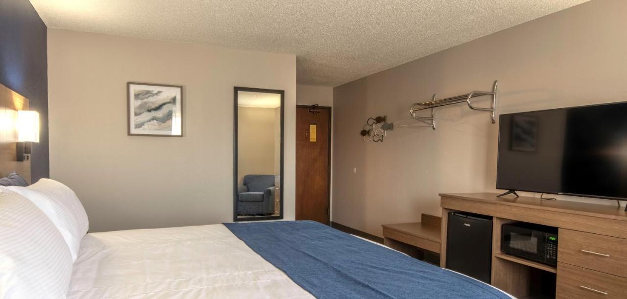 Hilltop Inn & Suites Grove ภายนอก รูปภาพ