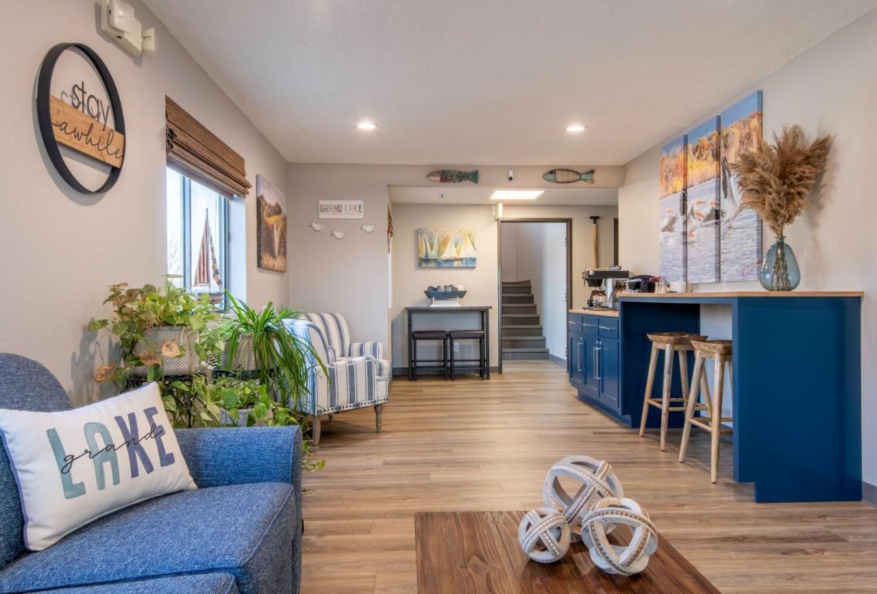 Hilltop Inn & Suites Grove ภายนอก รูปภาพ